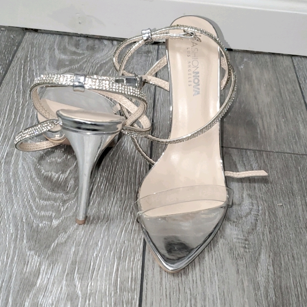 NWT FASHION NOVA SILVER RINESTONE STAP STILLETOS